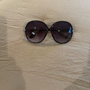 Elegant Black Sunglasses